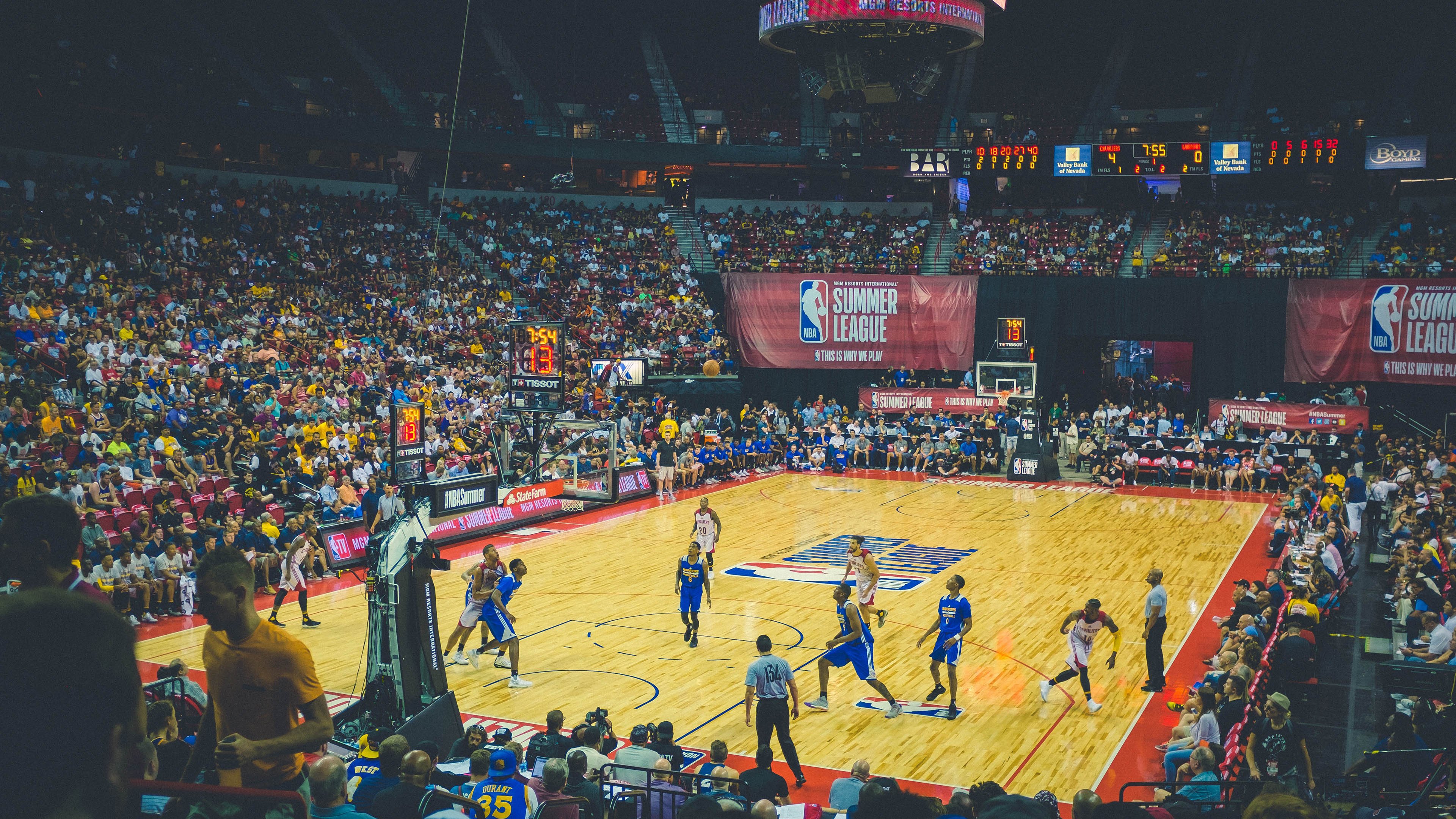 《中国篮球发展报告》发布,行业发展迎来新周期,中国篮球发展现状和未来